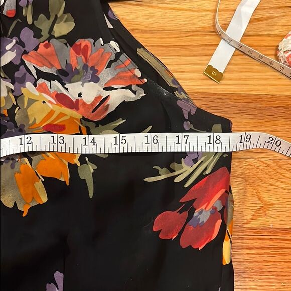 Sz 6 Ellen Tracy Black and Red Sleeveless Notched Collar Blouse 18.5” P2P - Picture 9 of 11